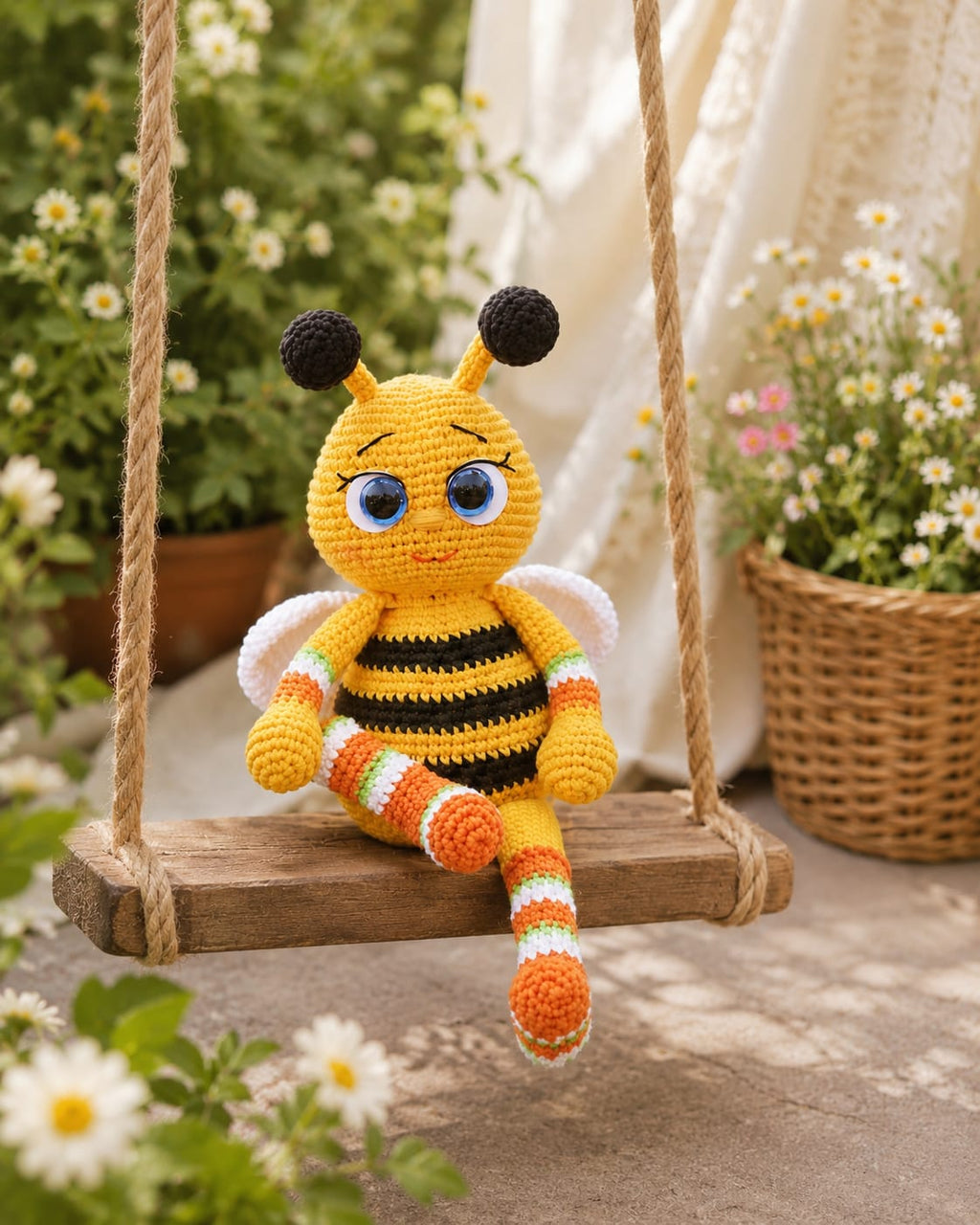 Bee Crochet Pattern – Cute Amigurumi Bee PDF Crochet Pattern